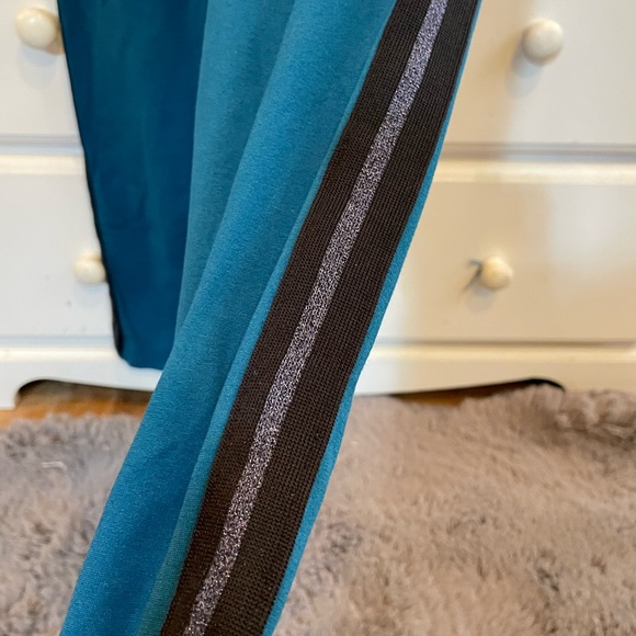 Old Navy pixie pant. - Picture 2 of 2